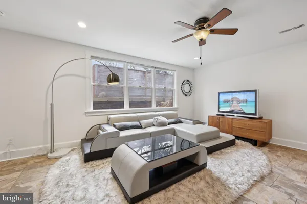 $1,900,000 | 816 South Veitch Street, Arlington, VA 22204