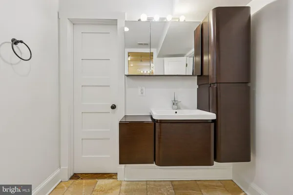 $1,900,000 | 816 South Veitch Street, Arlington, VA 22204