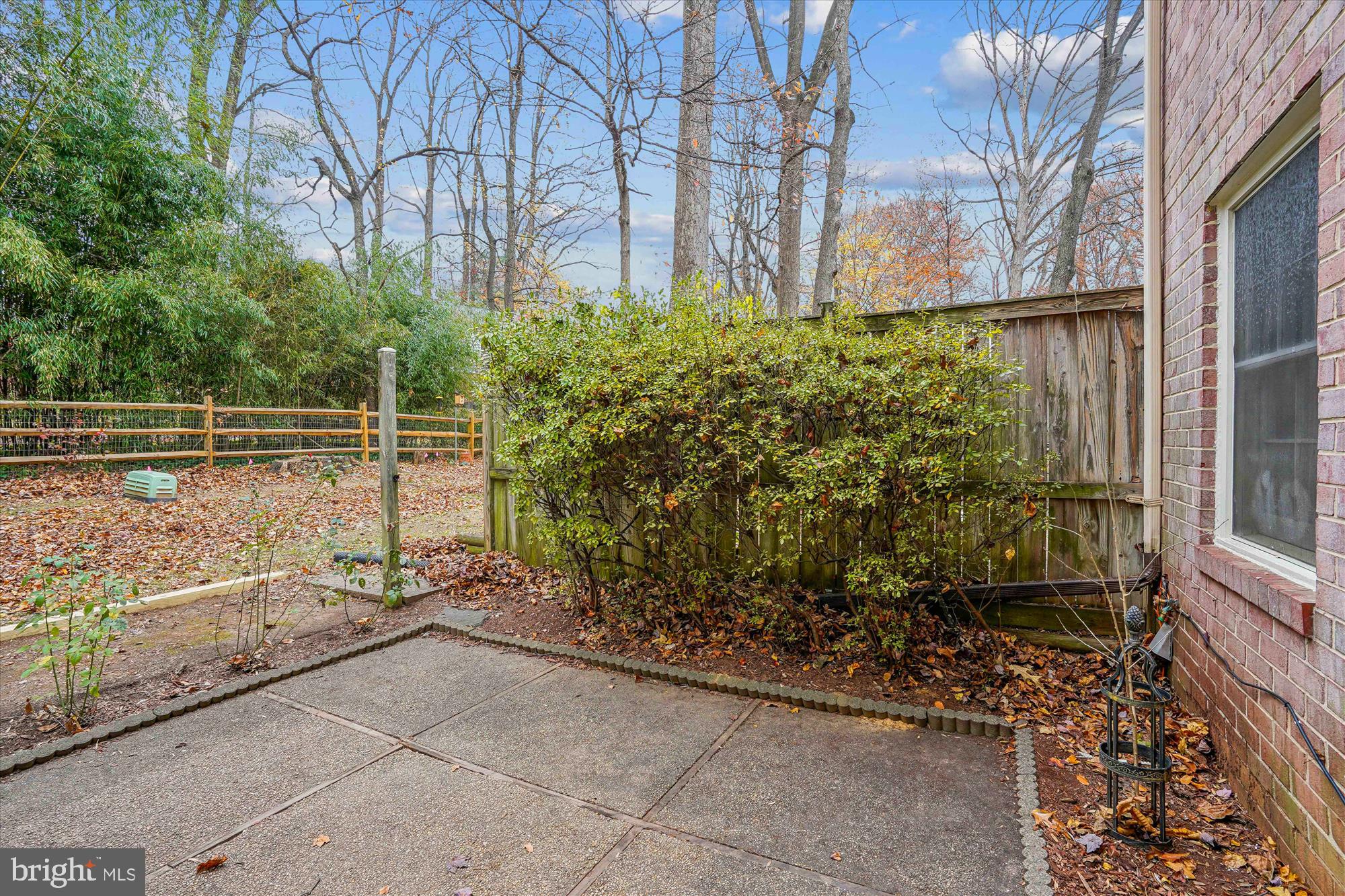 880 Azalea Drive, Unit 22880 Rockville, MD 20850 - Photo 16 of 39 a backyard of a house with lots of green space