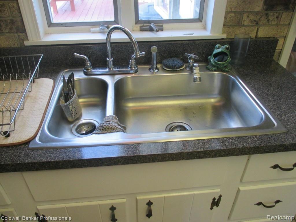 55 Harsen Road Lapeer, MI 48446 - Photo 9 of 62 IMG_0222.jpg