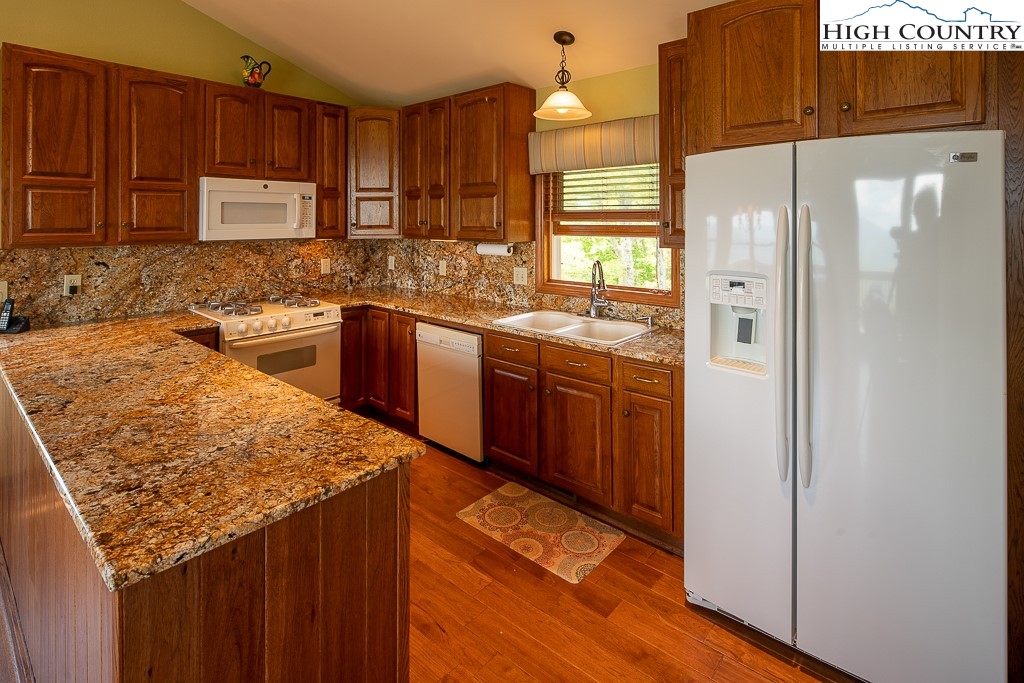 53 Reece Court Banner Elk, NC 28604 - Photo 7 of 16 Gallery Image 7