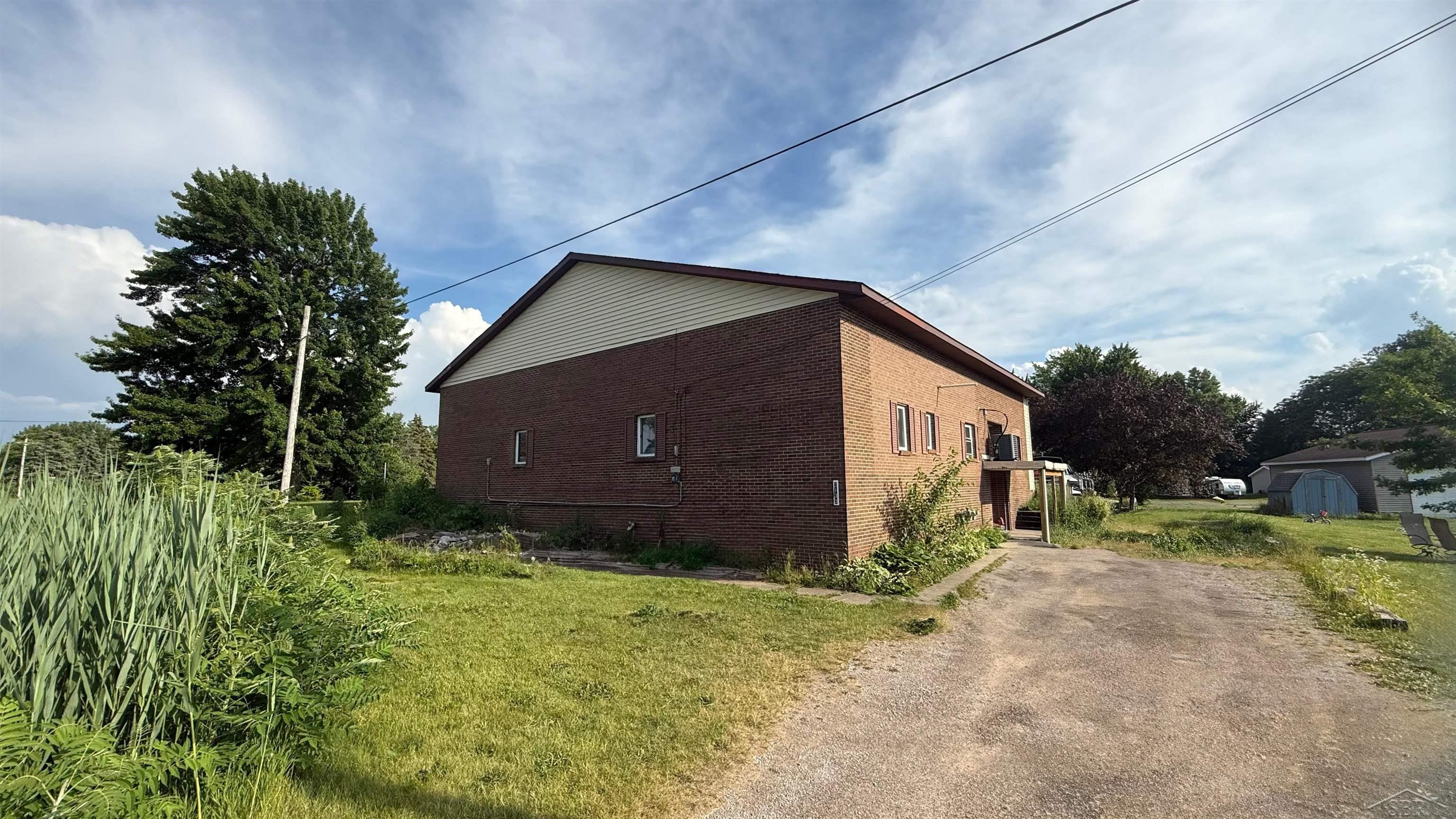 2133 Bullock Road Bay City, MI 48708 - Photo 1 of 20 50180511-ed4dec23-7292-4995-937a-3fc8fd2078ef.JPG