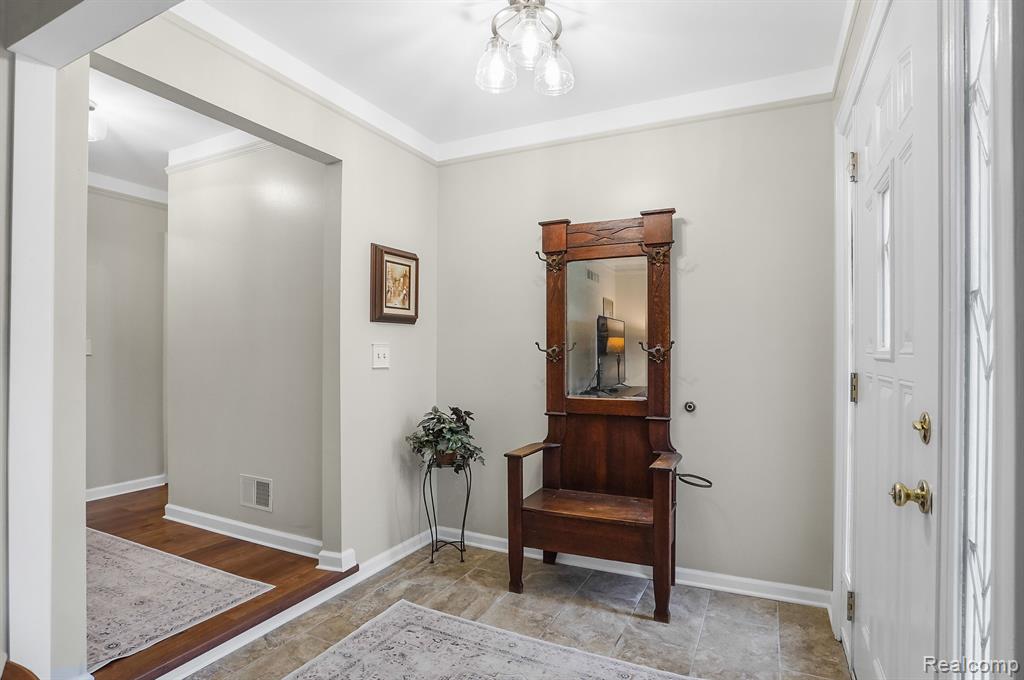 47344 Royal Road Macomb, MI 48044 - Photo 4 of 31