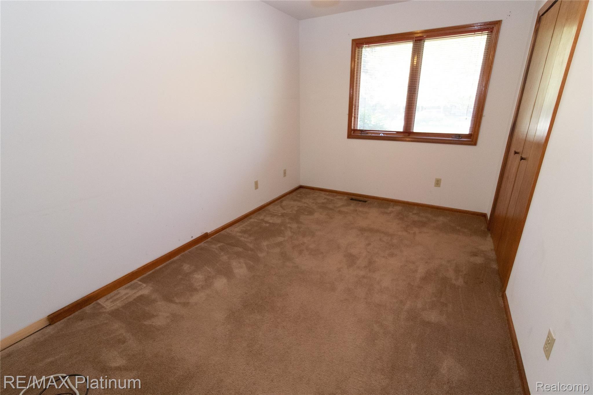 2414 Pollock Road Grand Blanc, MI 48439 - Photo 23 of 30 IMG_9947.jpg
