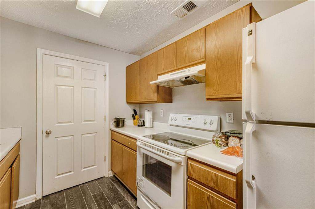 10204 Fairington Ridge Circle Lithonia, GA 30038 - Photo 8 of 16