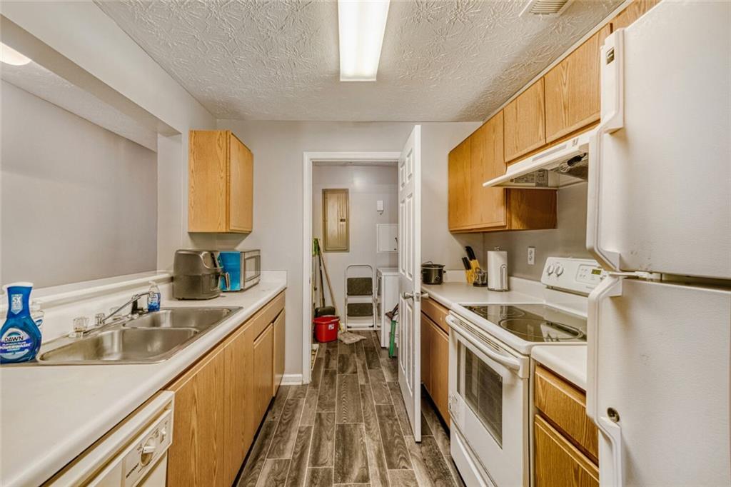 10204 Fairington Ridge Circle Lithonia, GA 30038 - Photo 9 of 16