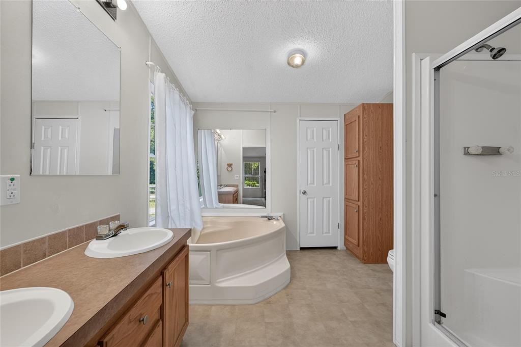 1205 Crystal Springs Road Zephyrhills, FL 33540 - Photo 35 of 79