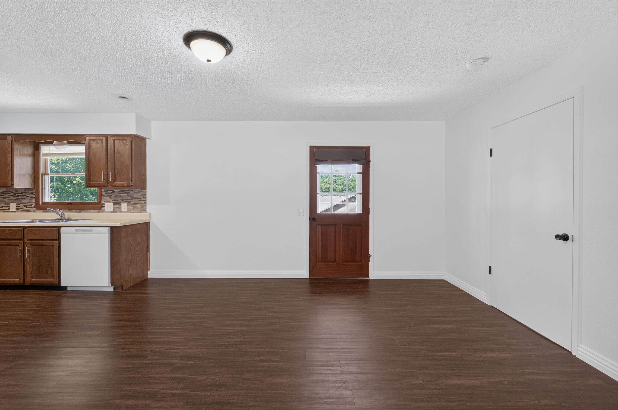 113 West Edgewood Street Crane, MO 65633 - Photo 12 of 24 12-web-or-mls-20260731-20260731-DSC09435