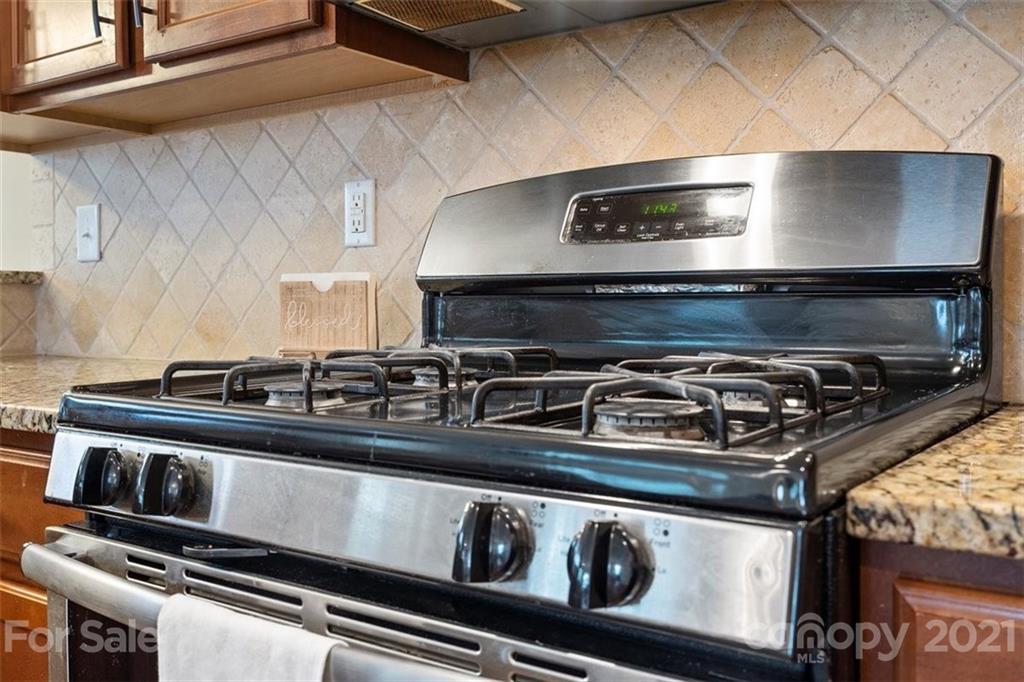 78150 Rillstone Drive Lancaster, SC 29720 - Photo 16 of 41 a close view of stove top oven