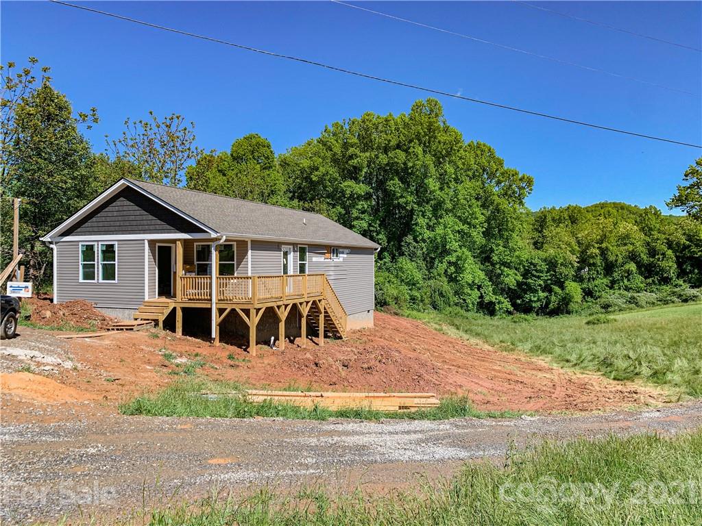37 English Road Candler, NC 28715 - Photo 2 of 16 Gallery Image 2