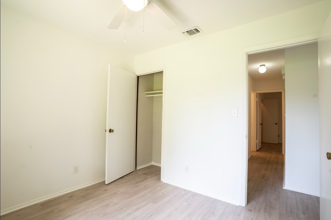 906 Silver Quail Lane Austin, TX 78758 - Photo 16 of 33 Unfurnished bedroom featuring light wood-type flooring, a closet, and ceiling fan
