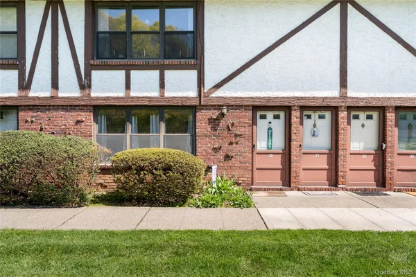 $179,000 | 28 Bailey Court, Unit 28, Middle Island, NY 11953