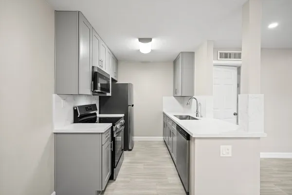 $1,200 | 2201 Fountain View Drive, Unit 25, Houston, TX 77057