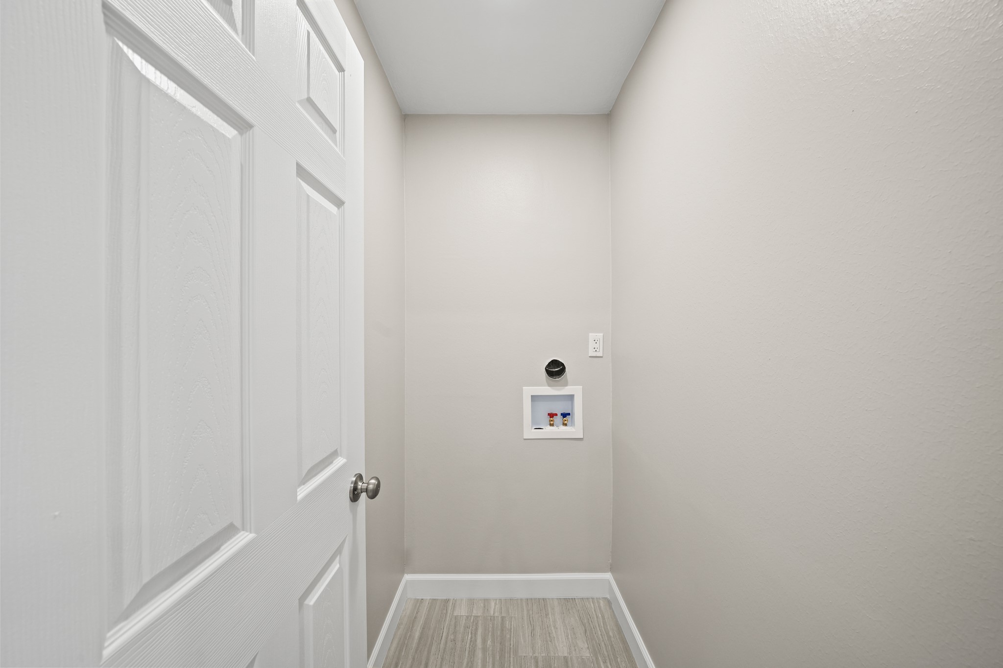 2201 Fountain View Drive, Unit 25 Houston, TX 77057 - Photo 8 of 12 a view of bathroom