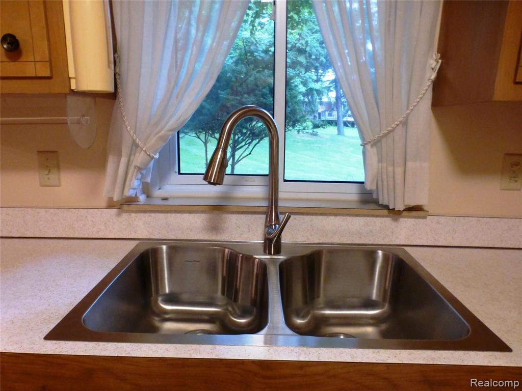 736 Wilwood Road Rochester Hills, MI 48309 - Photo 9 of 47