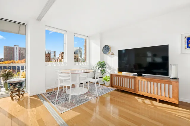 $1,395,000 | 420 West 23rd Street, Unit 9A | Chelsea