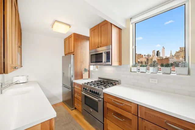 $1,395,000 | 420 West 23rd Street, Unit 9A | Chelsea