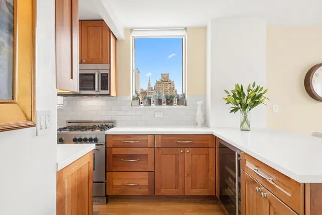 $1,395,000 | 420 West 23rd Street, Unit 9A | Chelsea