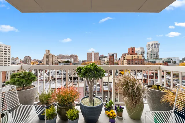 $1,395,000 | 420 West 23rd Street, Unit 9A | Chelsea