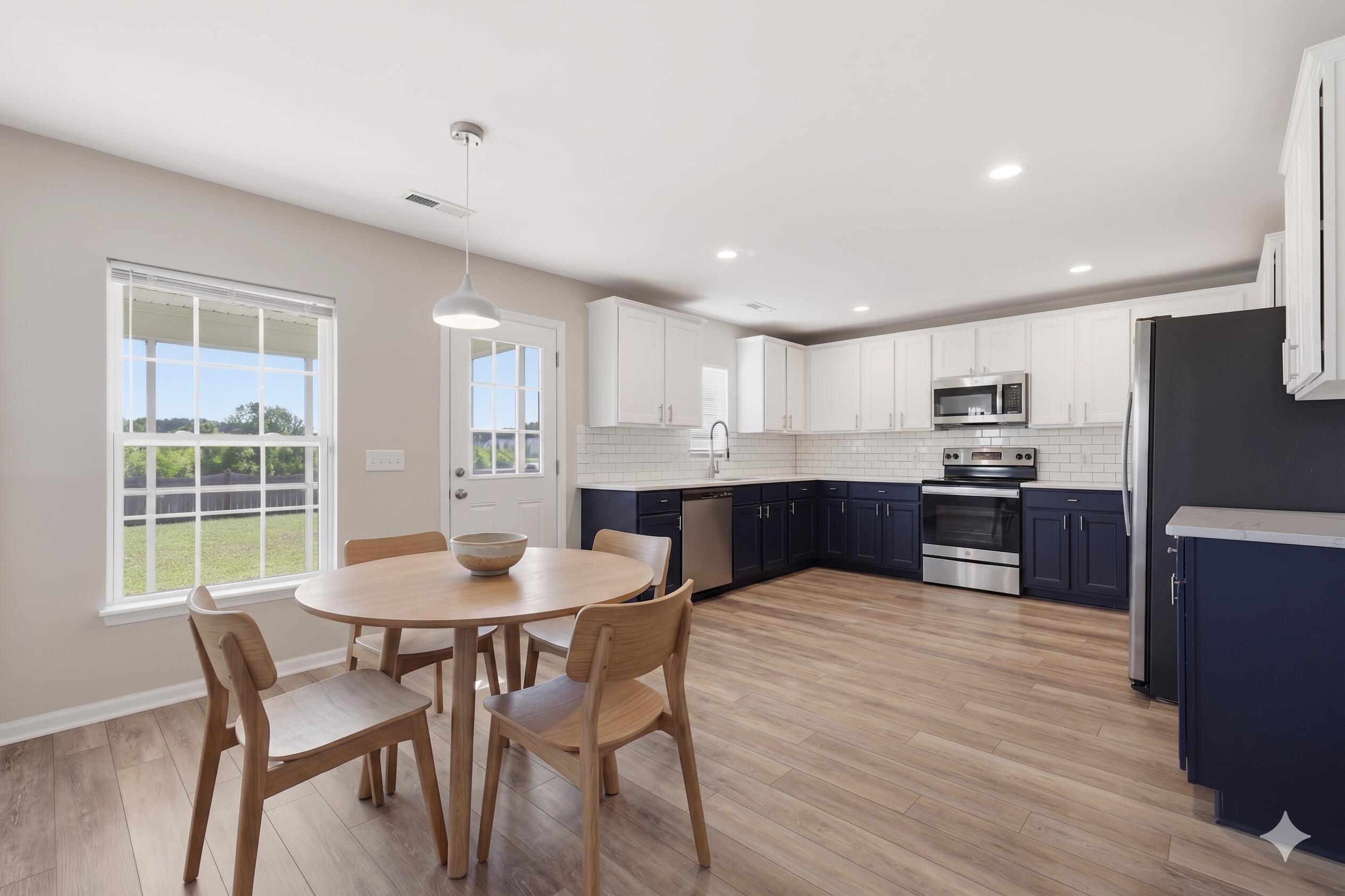 338 Deep River Road Summerville, SC 29486 - Photo 8 of 36 Eat-in Kitchen