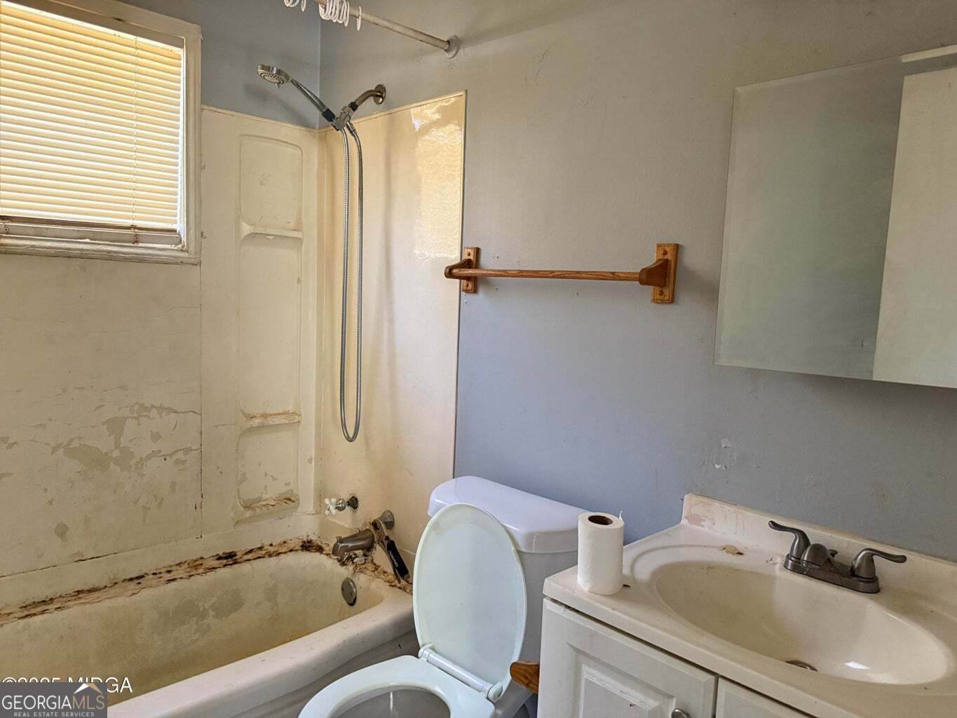 3480 Travis Boulevard Macon, GA 31206 - Photo 15 of 19 a bathroom with a sink and a bathtub