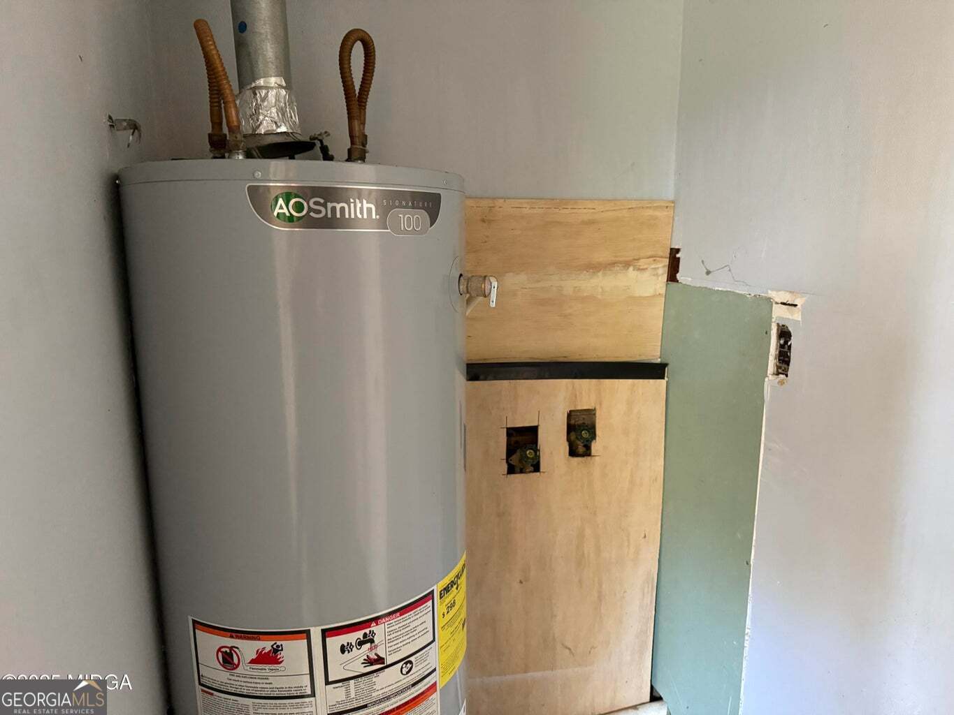 3480 Travis Boulevard Macon, GA 31206 - Photo 19 of 19 a close view of water heater room