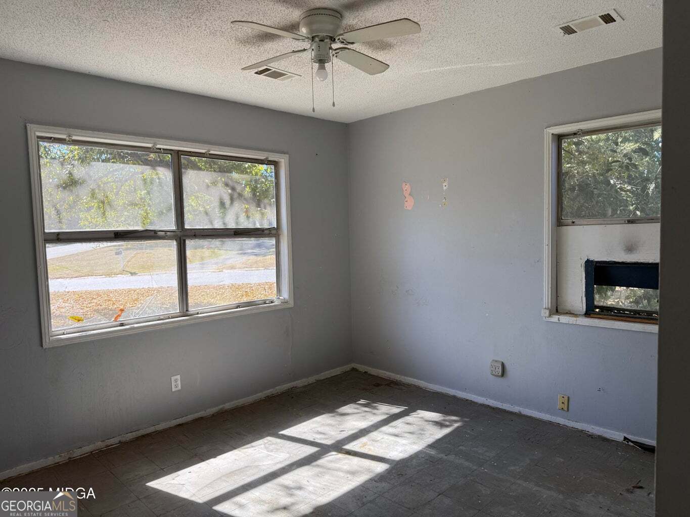 3480 Travis Boulevard Macon, GA 31206 - Photo 8 of 19 a view of an empty room with a window