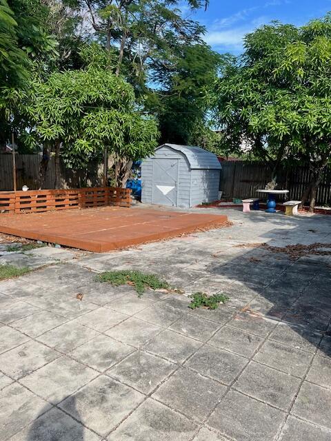 538 West 3rd Street Riviera Beach, FL 33404 - Photo 10 of 10 a view of a yard with plants and trees