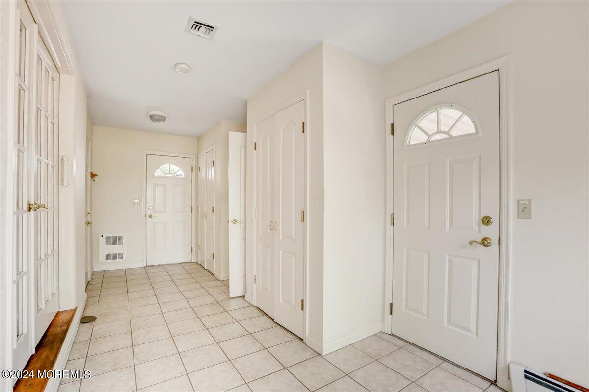 32 Bittner Road Perrineville, NJ 08535 - Photo 23 of 36 25-Foyer 2