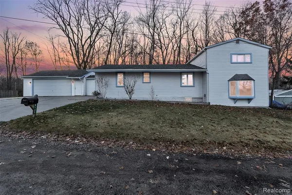 $489,900 | 8165 Leonard Drive, Holly, MI 48442