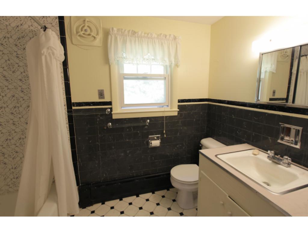 466 Packers Falls Road Lee, NH 03861 - Photo 11 of 22