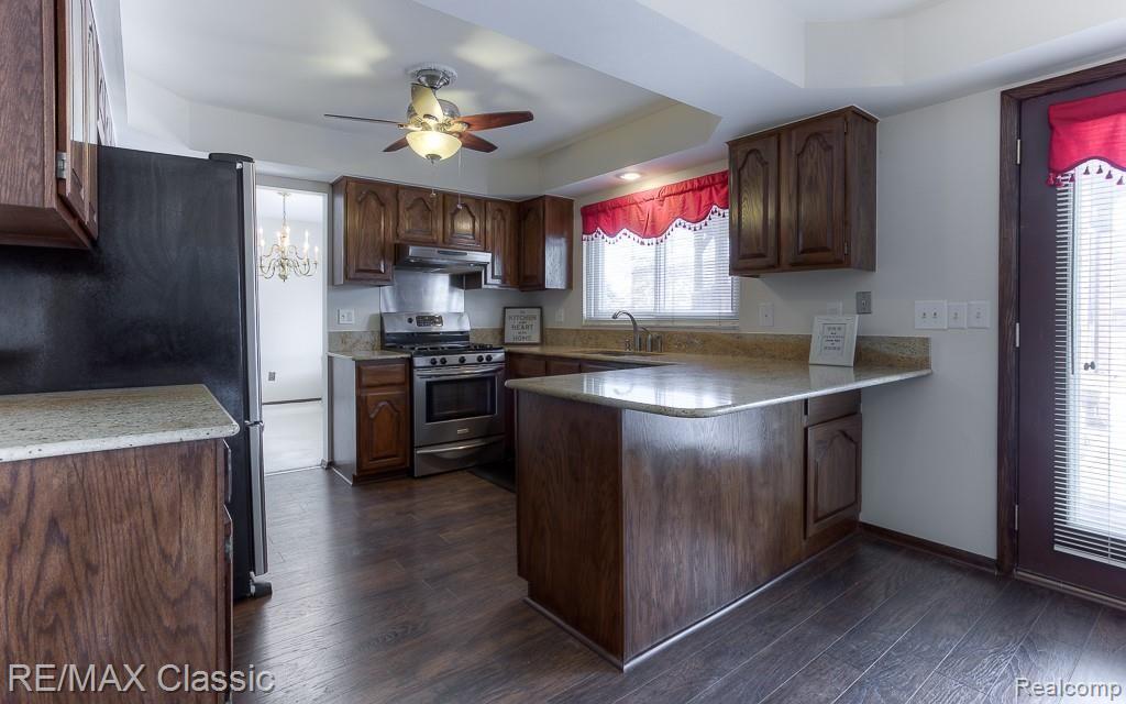 6516 Edgewood Road Canton, MI 48187 - Photo 13 of 48 kitchen