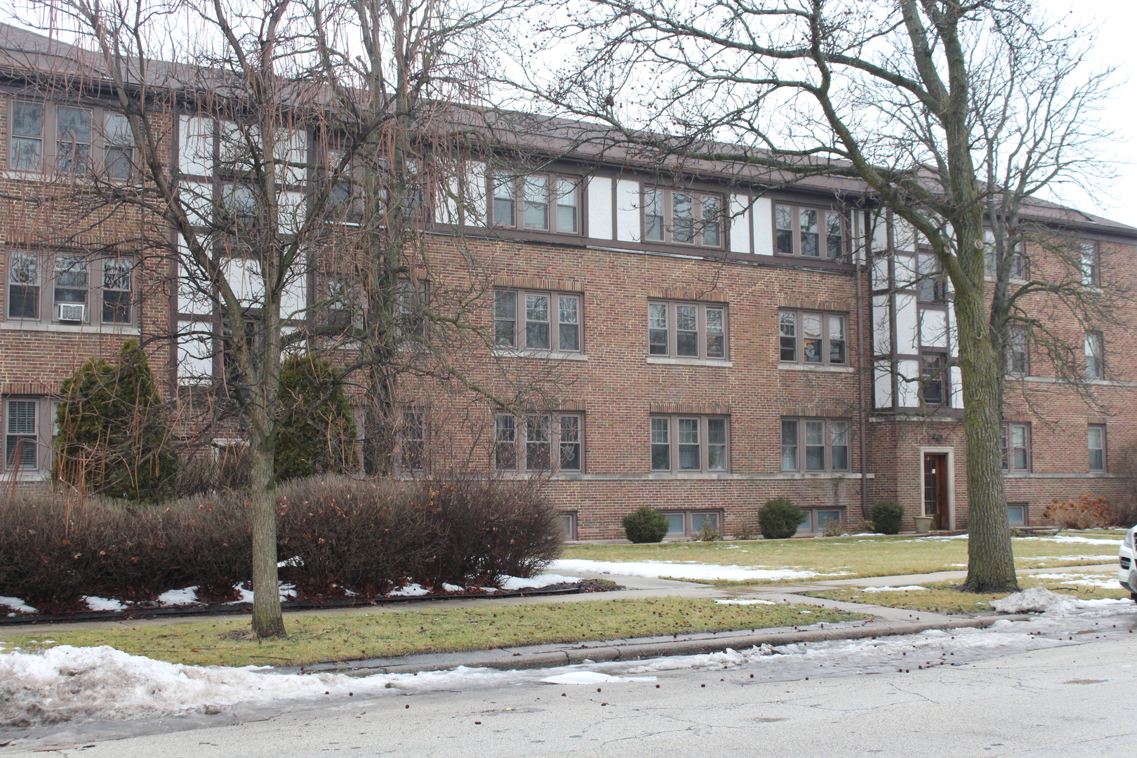 2 South Lincoln Avenue, Unit 3A Park Ridge, IL 60068 - Photo 2 of 26 a front view of a house with a yard