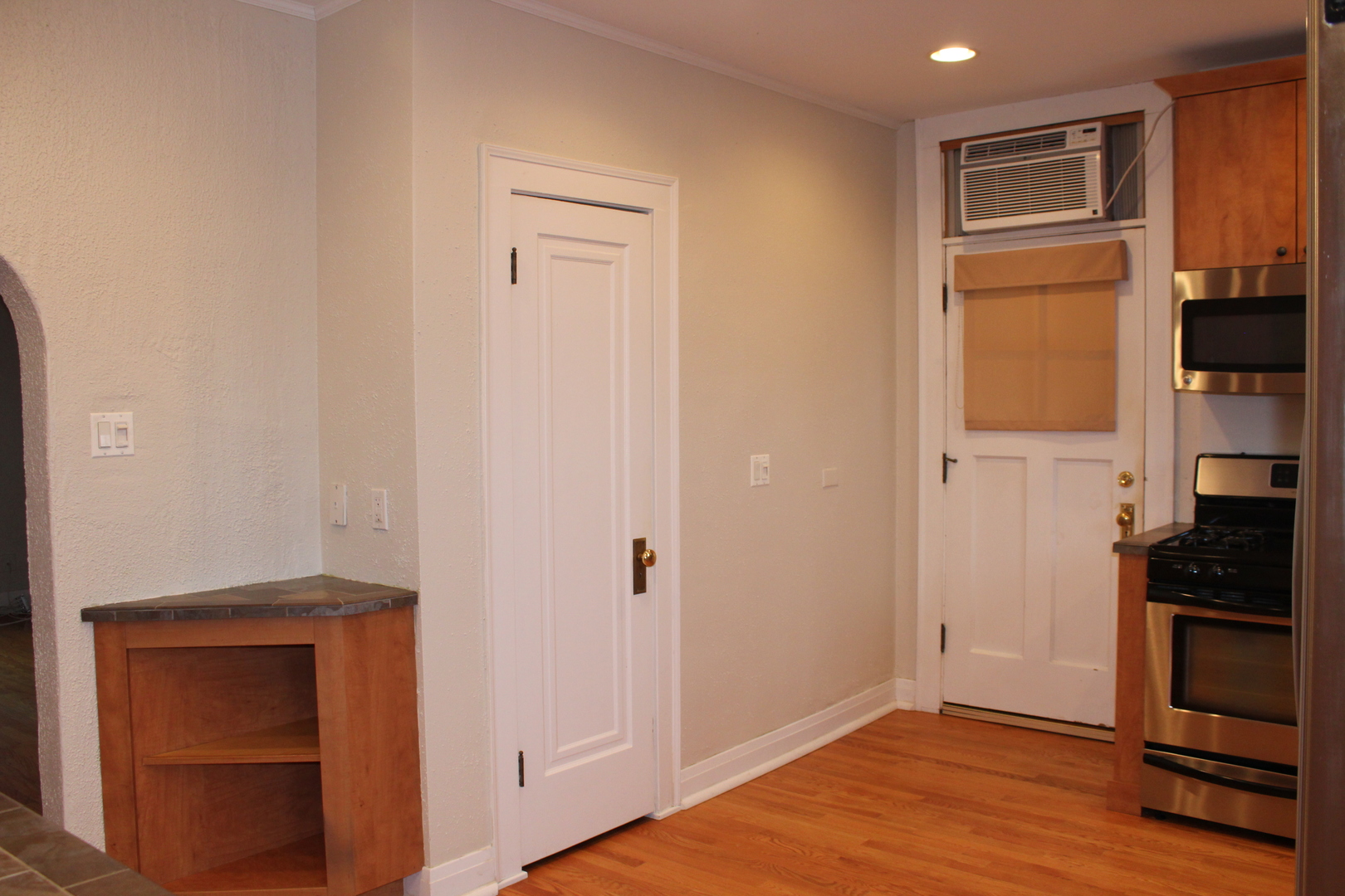 2 South Lincoln Avenue, Unit 3A Park Ridge, IL 60068 - Photo 15 of 26 a view of kitchen and hallway with wooden floor