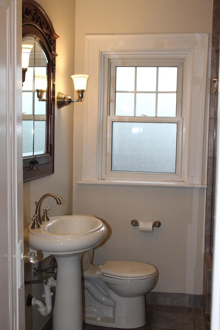 2 South Lincoln Avenue, Unit 3A Park Ridge, IL 60068 - Photo 17 of 26 a bathroom with a sink toilet and mirror
