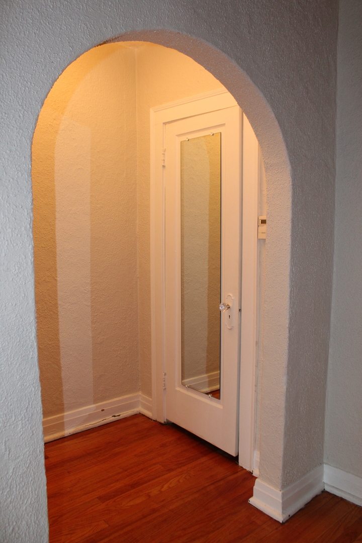 2 South Lincoln Avenue, Unit 3A Park Ridge, IL 60068 - Photo 3 of 26 a view of an empty room with wooden floor and a window