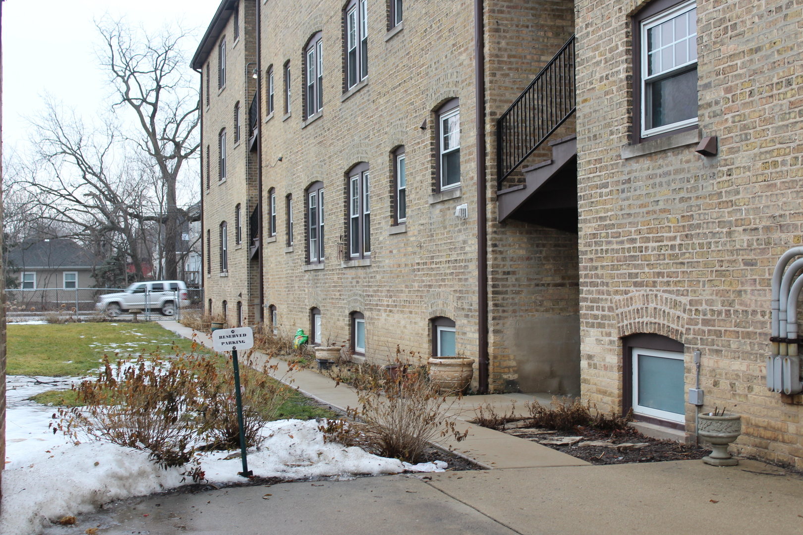2 South Lincoln Avenue, Unit 3A Park Ridge, IL 60068 - Photo 24 of 26 a front view of a building with garden