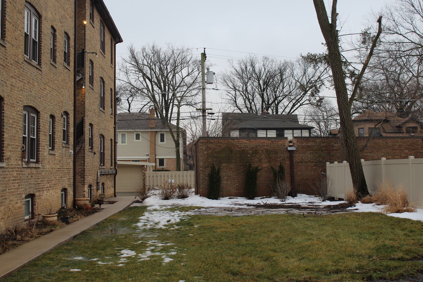 2 South Lincoln Avenue, Unit 3A Park Ridge, IL 60068 - Photo 25 of 26 a view of a water fountain in front of building