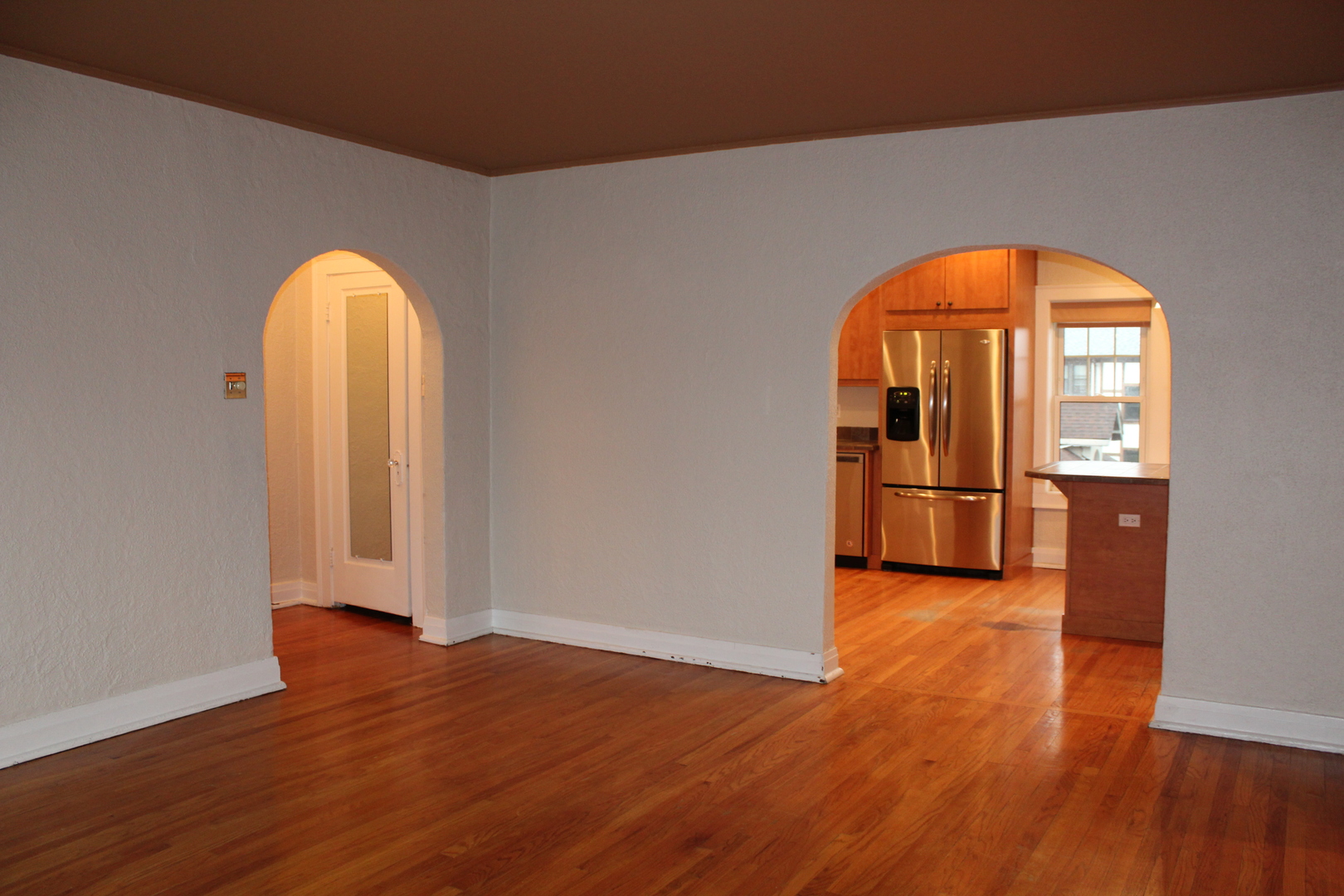2 South Lincoln Avenue, Unit 3A Park Ridge, IL 60068 - Photo 8 of 26 a view of a livingroom with wooden floor and a kitchen