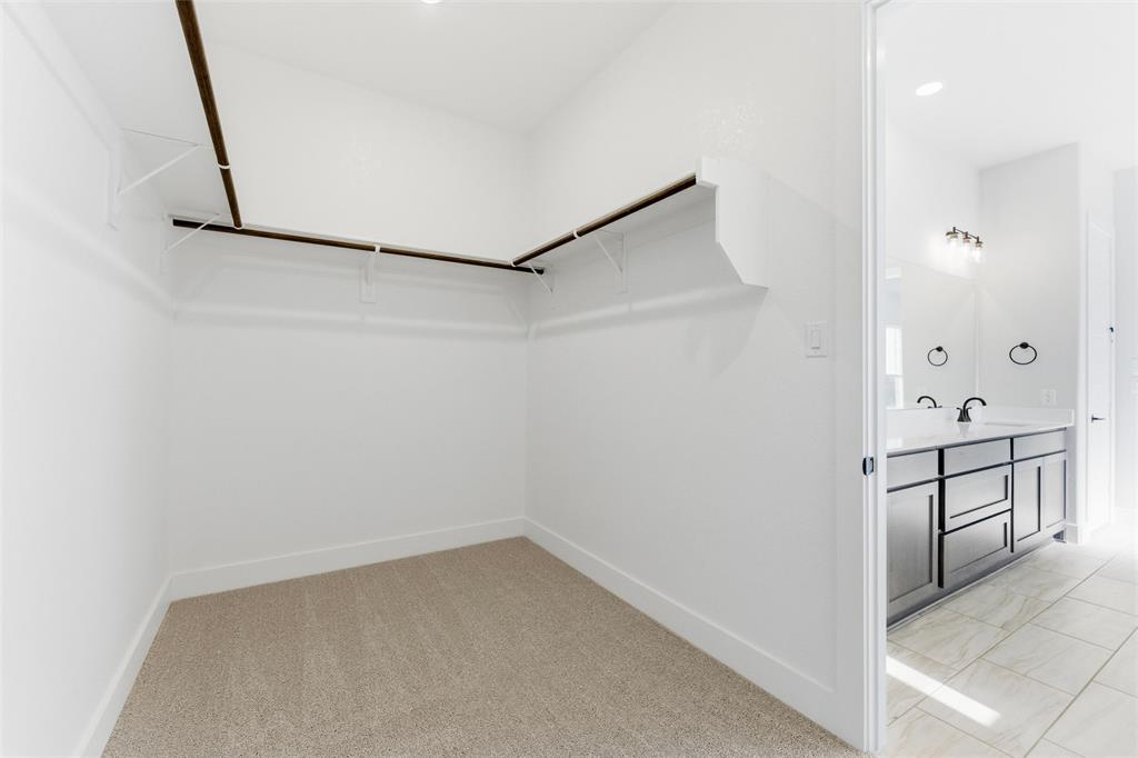 805 Vly Rdg Road Van Alstyne, TX 75495 - Photo 38 of 40 a view of a walk in closet