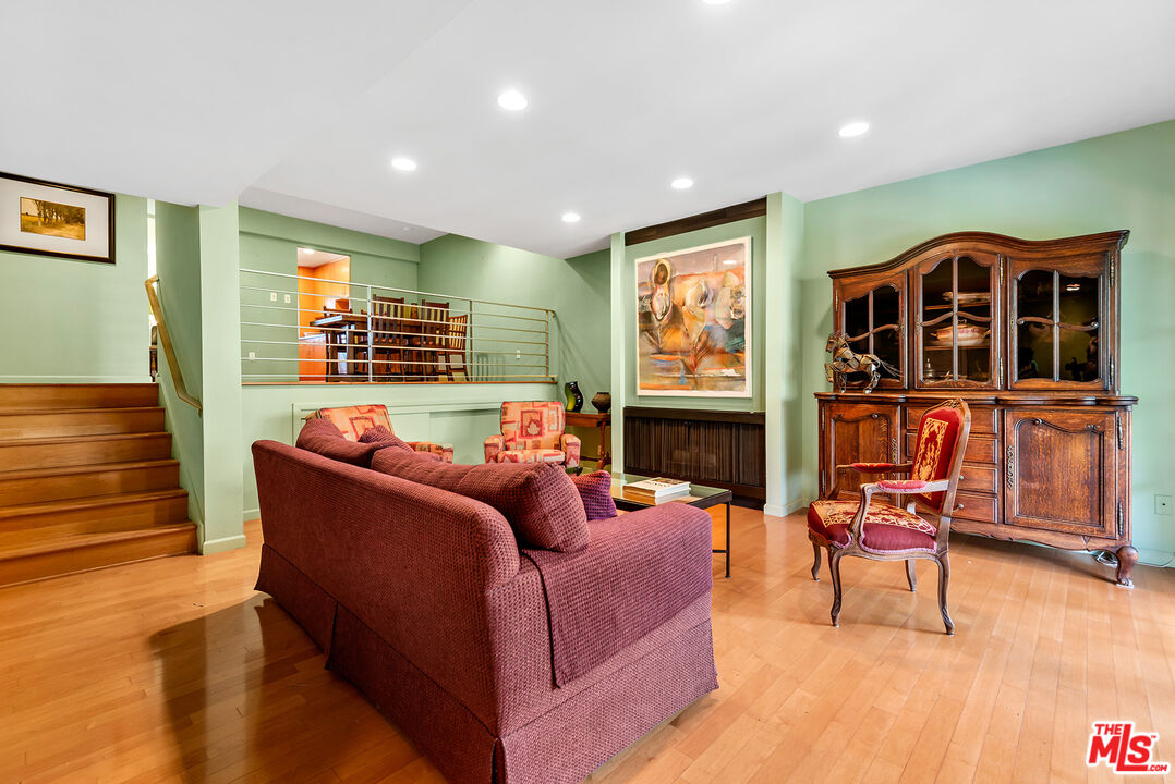 4738 La Villa Marina, Unit D, Marina del Rey, CA 90292 Compass