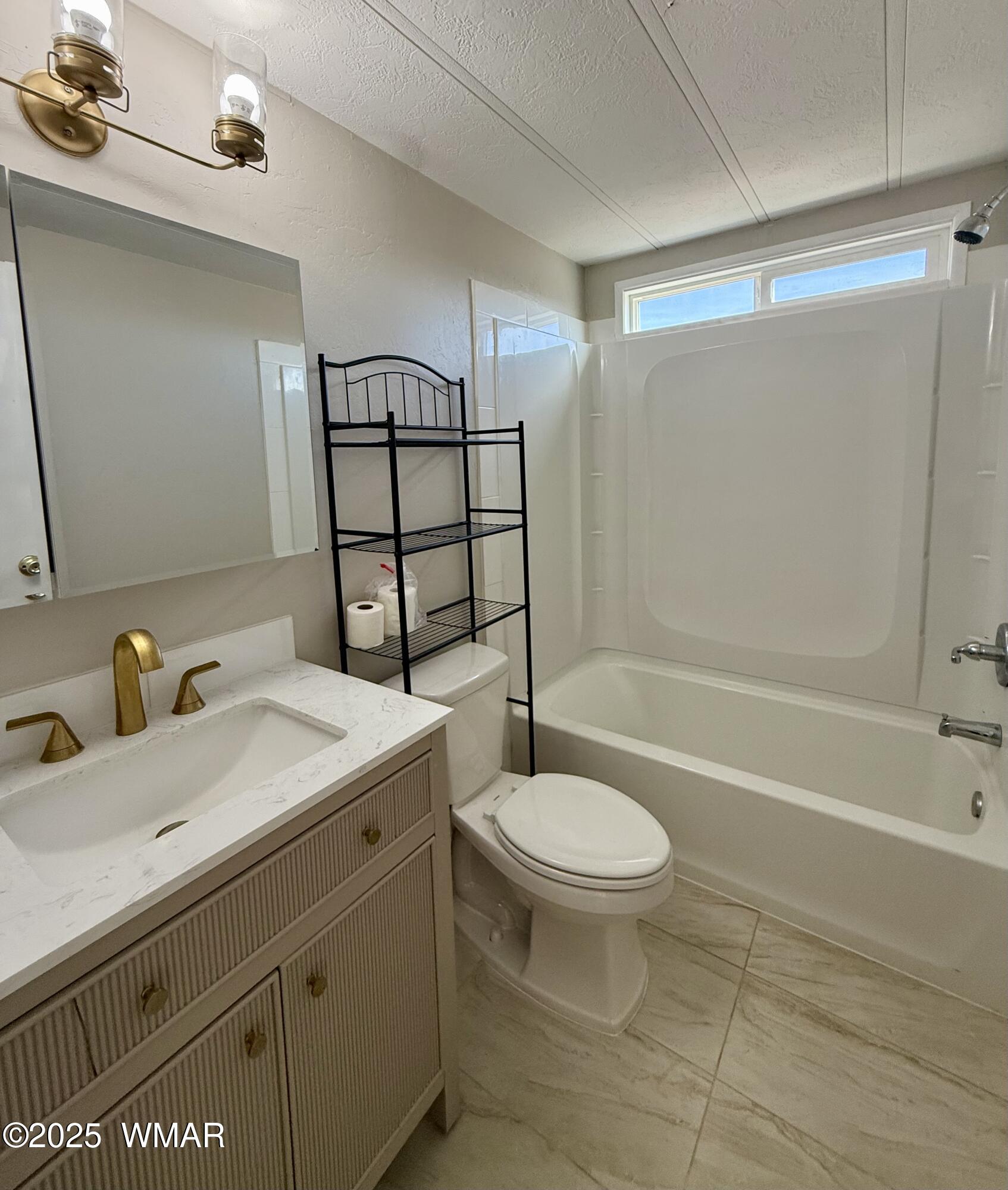 3908 South Freeman Holw Road Snowflake, AZ 85937 - Photo 12 of 31 a bathroom with a sink toilet and shower