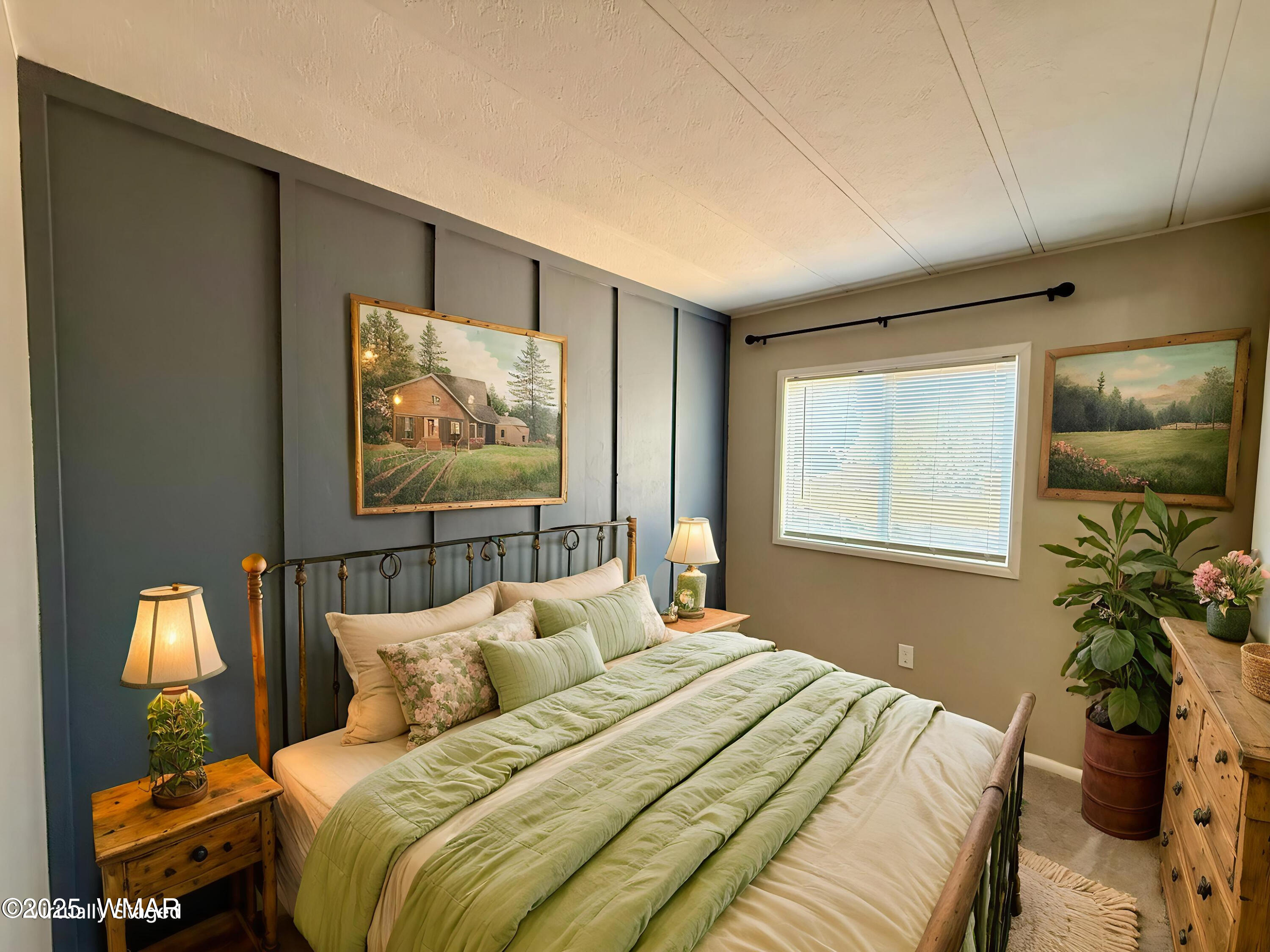 3908 South Freeman Holw Road Snowflake, AZ 85937 - Photo 13 of 31 a bedroom with a bed and window