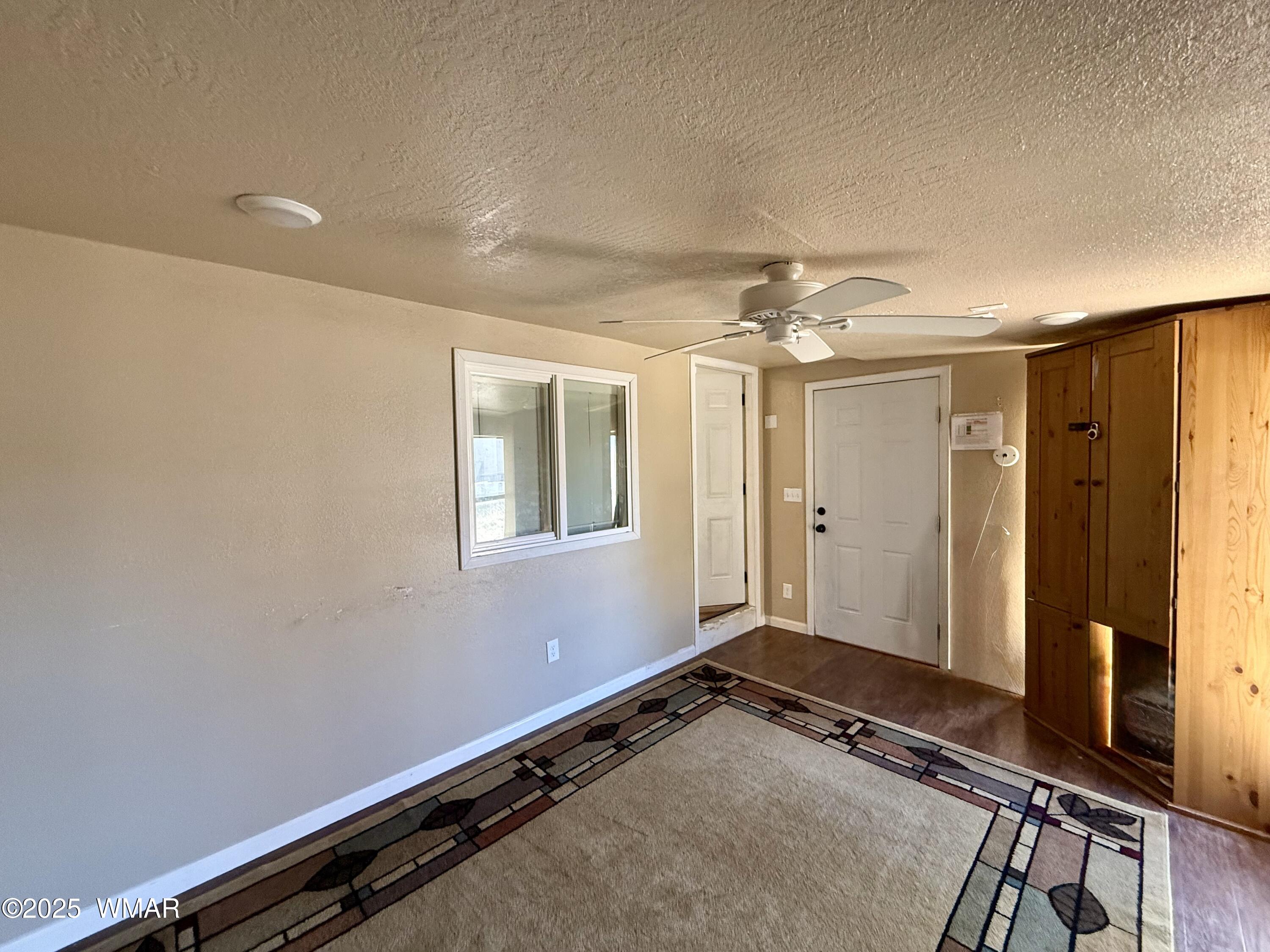 3908 South Freeman Holw Road Snowflake, AZ 85937 - Photo 23 of 31 a view of a livingroom with a flesh screen tv and windows