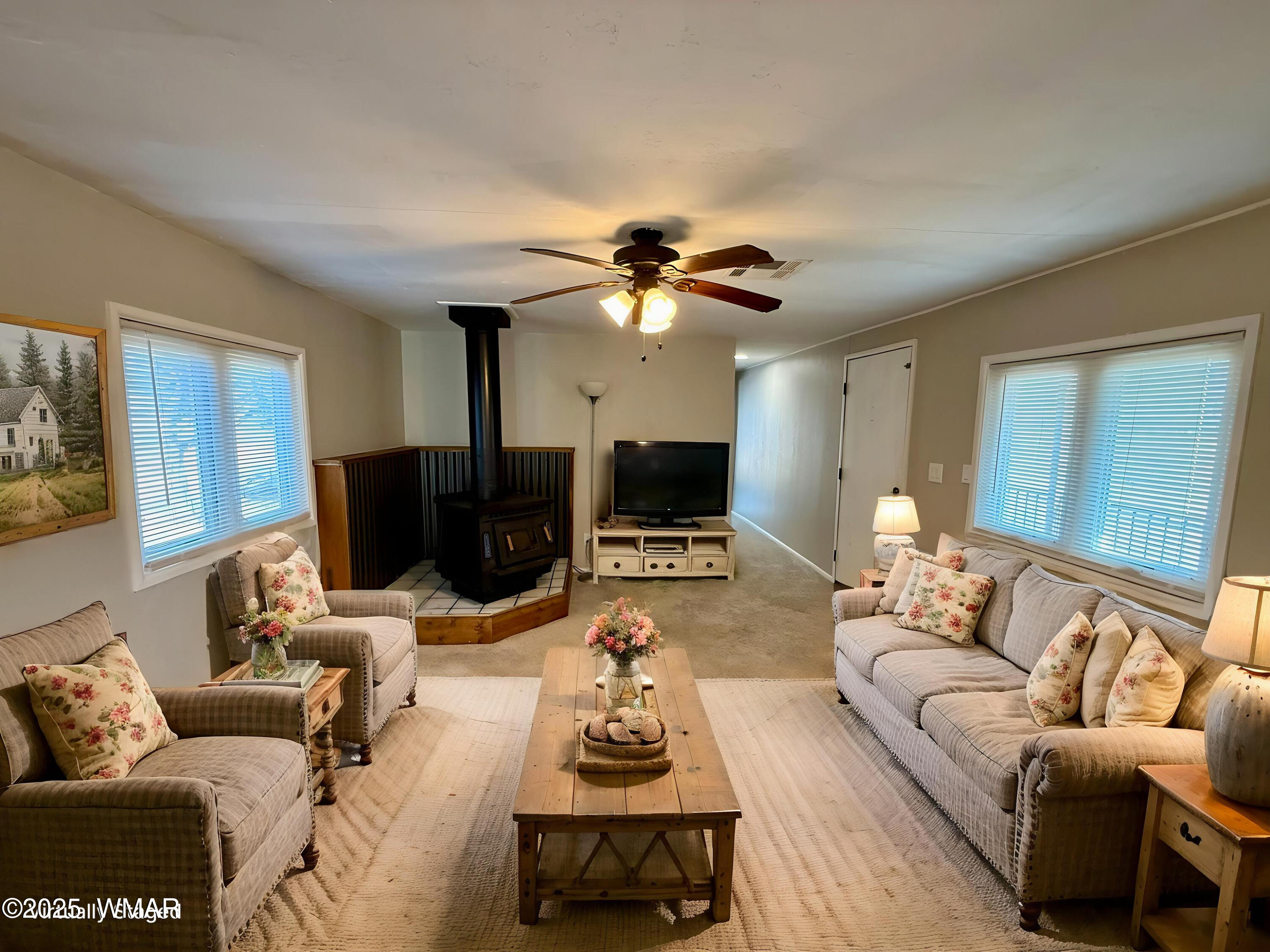 3908 South Freeman Holw Road Snowflake, AZ 85937 - Photo 3 of 31 a living room with furniture and a chandelier