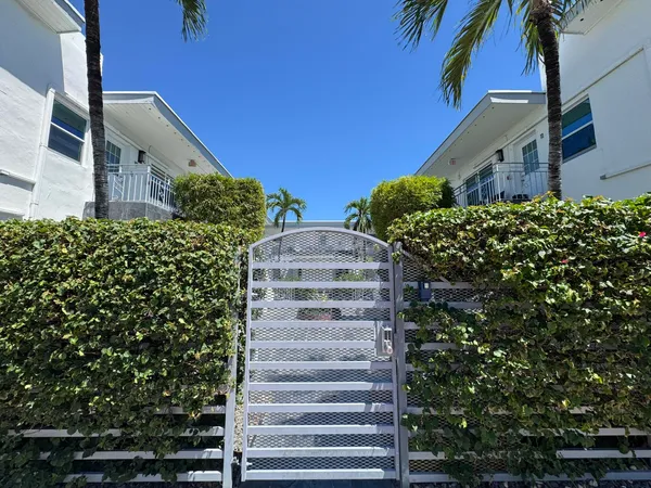 $2,990 | 935 8th Street, Unit 11, Miami Beach, FL 33139