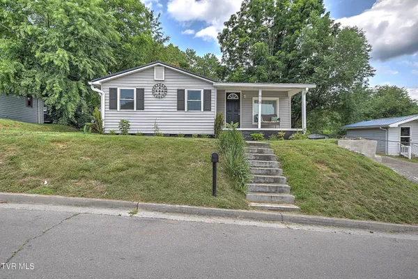 $219,900 | 918 South Cedar Avenue, Elizabethton, TN 37643
