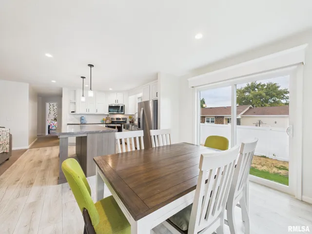 $274,900 | 1625 Ridgewood Court, Mount Zion, IL 62549