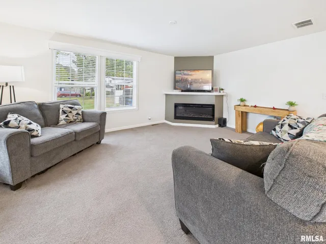 $274,900 | 1625 Ridgewood Court, Mount Zion, IL 62549