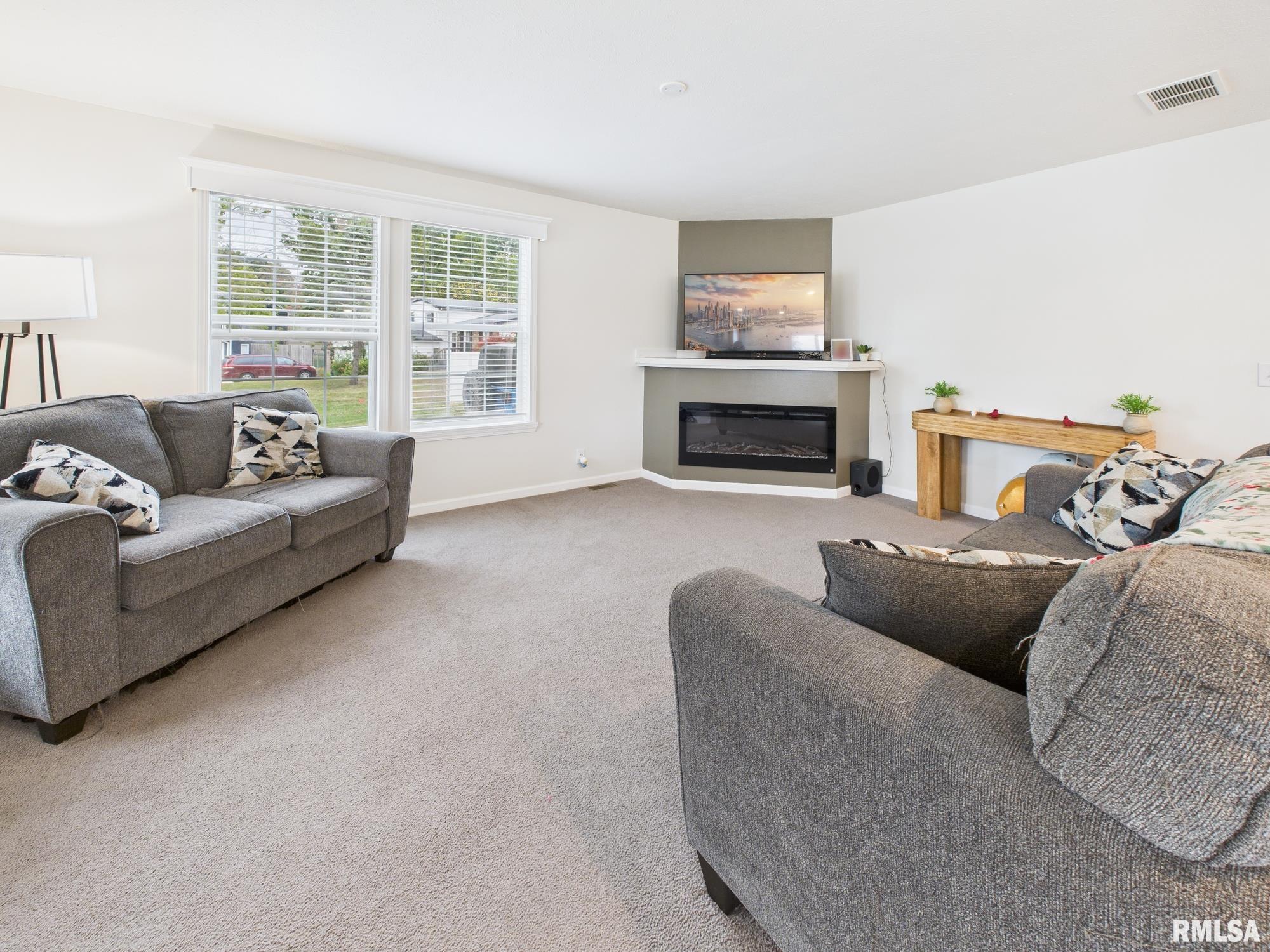 1625 Ridgewood Court Mount Zion, IL 62549 - Photo 3 of 21